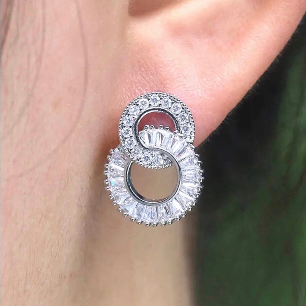 Elegant Silver-Tone Crystal Interlocking Circle Earrings
